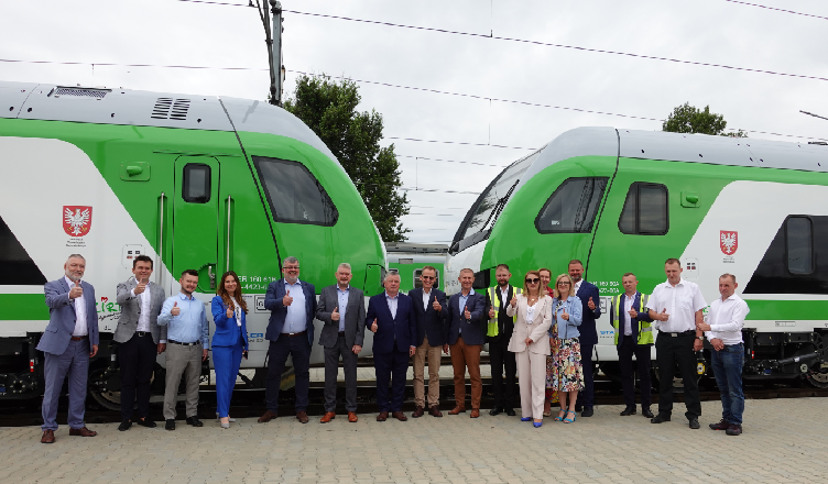 Finał rekordowego zamówienia Kolei Mazowieckich – wszystkie pojazdy FLIRT produkcji Stadlera odebrane!