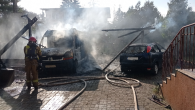 W Markach spłonęły dwa auta