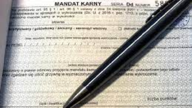 Chciał uniknąć kary za wykroczenie, więc podrobił podpis - teraz odpowie za przestępstwo
