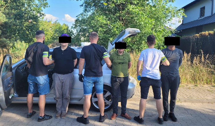 Ich twarze wydawały się znajome - słuszne przeczucie policjantów