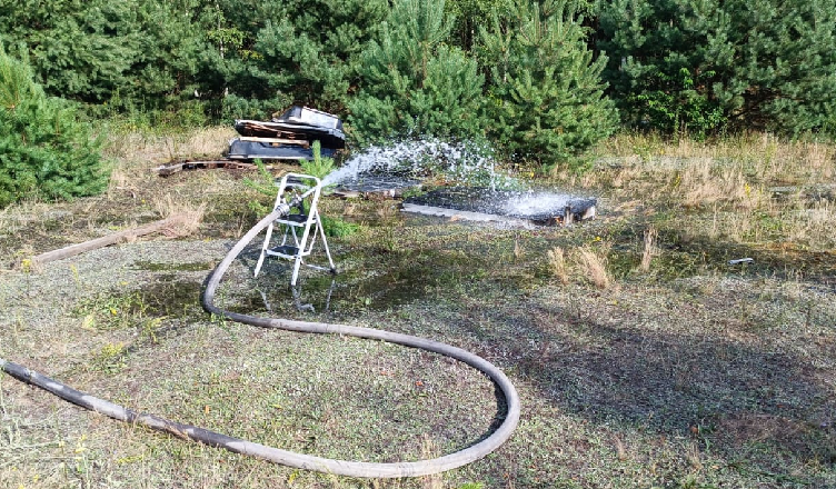 Pożar porzuconych akumulatorów z samochodu elektrycznego - początek nowego niebezpiecznego trendu?
