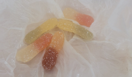 Karmił dziecko przy kartonie z narkotykami - areszt dla 24-latka