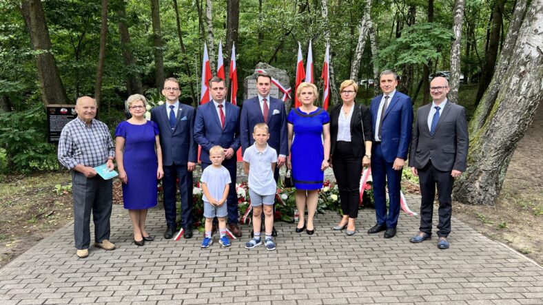 Hołd pomordowanym oddali mieszkańcy i władze samorządowe Zielonki i Marek.