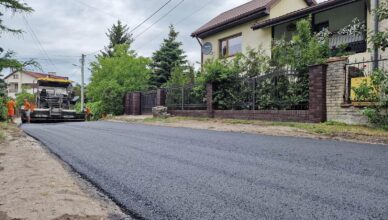 Marki - pierwsza warstwa asfaltu ułożona