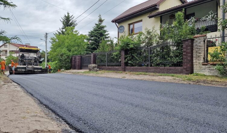 Marki - pierwsza warstwa asfaltu ułożona