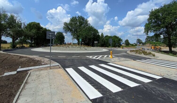 Otwarcie ronda na ul. Wyszyńskiego w Radzyminie