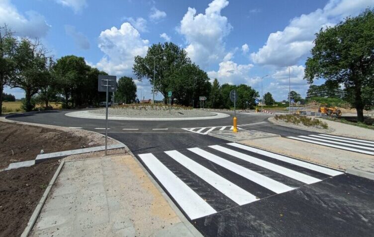 Otwarcie ronda na ul. Wyszyńskiego w Radzyminie
