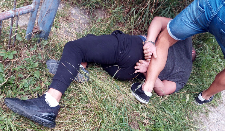 Kolejna "dziupla" samochodowa pod Wołominem - dwóch zatrzymanych