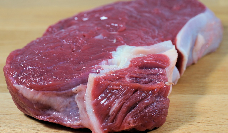 Włamał się do domu... i ukradł mięso z lodówki