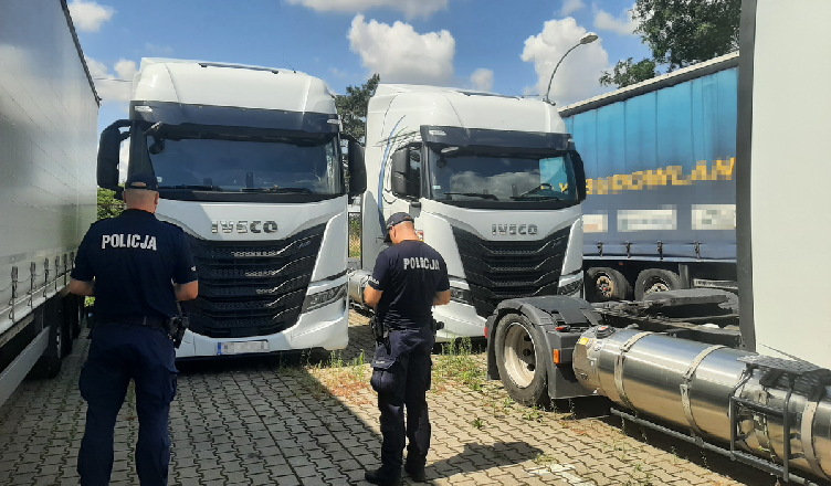 Policja odzyskała 3 ciągniki warte prawie pół miliona złotych