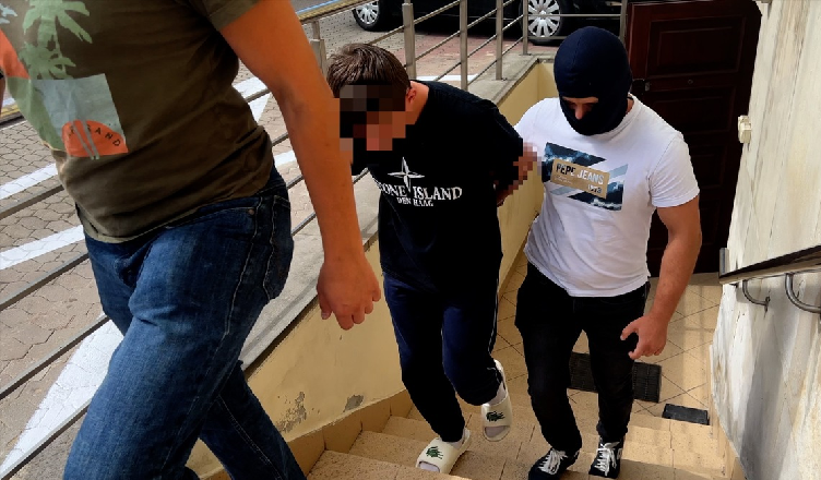 Trio pseudokibiców odpowie za rozbój i kradzież szalików przeciwnego klubu