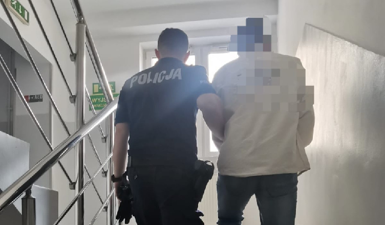 Został zatrzymany z powodu picia alkoholu w miejscu niedozwolonym - był poszukiwany listem gończym