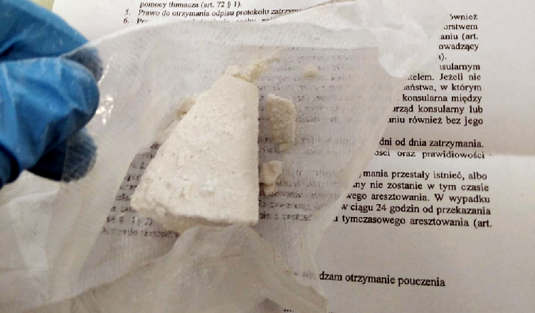 Zdradziły go nerwy - miał przy sobie narkotyki i był poszukiwany