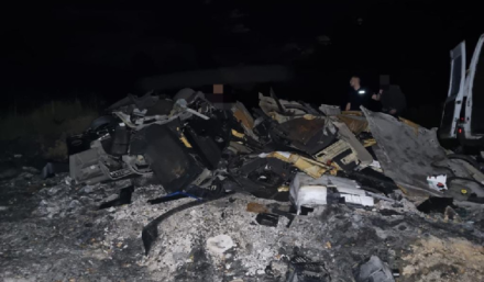 Chcieli "pozbyć się" śmieci w lesie - na ich trop trafił policjant po służbie