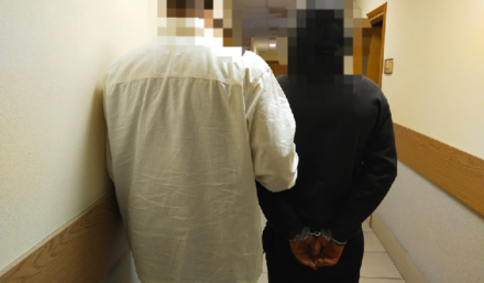 Chcieli "pozbyć się" śmieci w lesie - na ich trop trafił policjant po służbie