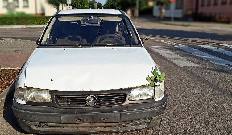 Jego samochód spadł z nieba - tak przynajmniej twierdził pijany kierowca