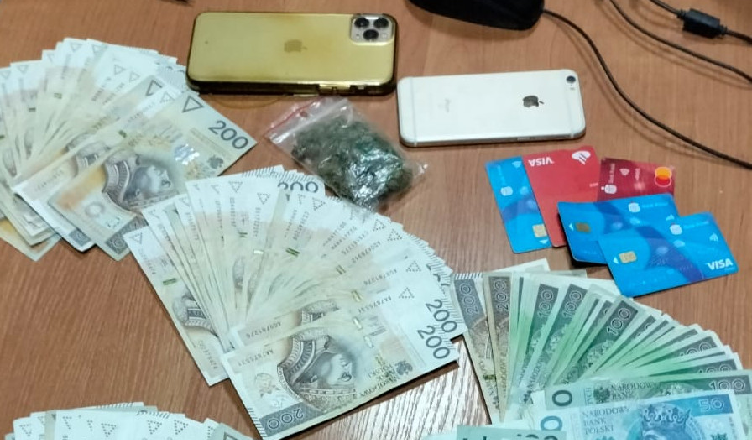 Miał przy sobie 4 karty płatnicze - żadna nie należała do niego