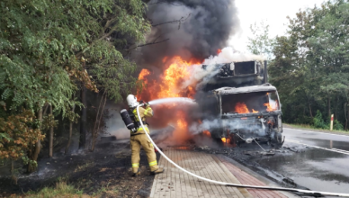 Pożar ciężarówki - DK 50 zablokowana w obu kierunkach