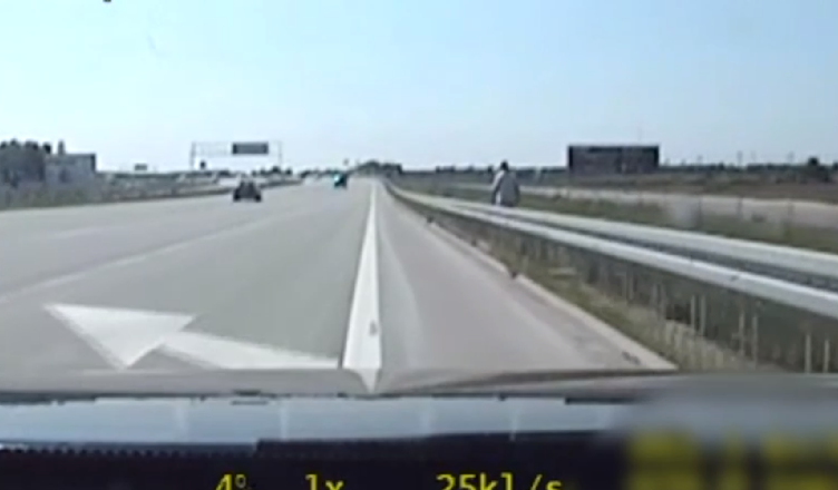 Wybrał się na spacer po drodze ekspresowej - był pijany