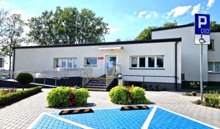 Klembów - budynek użyteczności publicznej Gminy w Klembowie - budynek dostępny