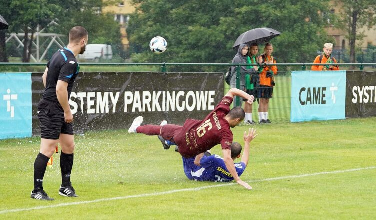 Marki - minimalna porażka w strugach deszczu