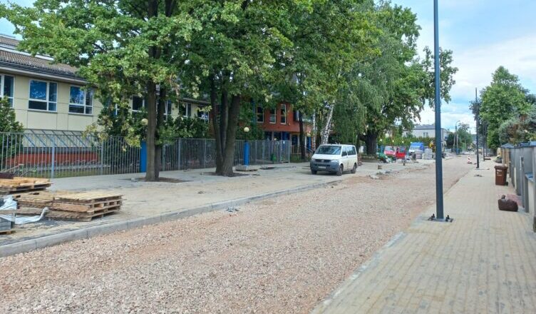 Zielonka - powstają chodniki w Łukasińskiego Długosza i Poniatowskiego