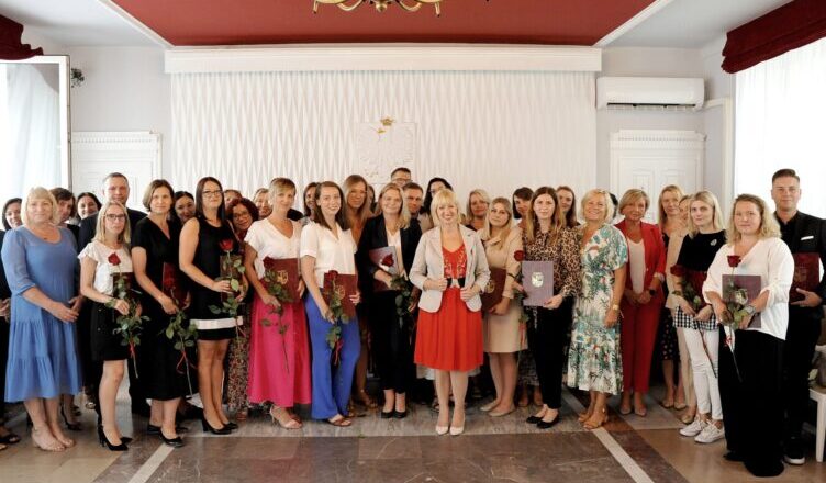 Ząbki - 52. nauczycieli odebrało akty nadania awansu zawodowego