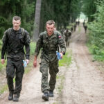 Żołnierze 5 MBOT z sojusznikami NATO na Norwegian Foot March