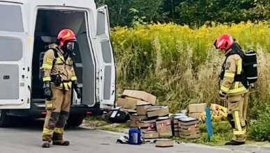 Kurier stracił przytomność podczas jazdy. W paczkach były żrące substancje chemiczne.