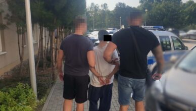 17-Latek i 14-latek "na ucieczce" napadli na innego nastolatka