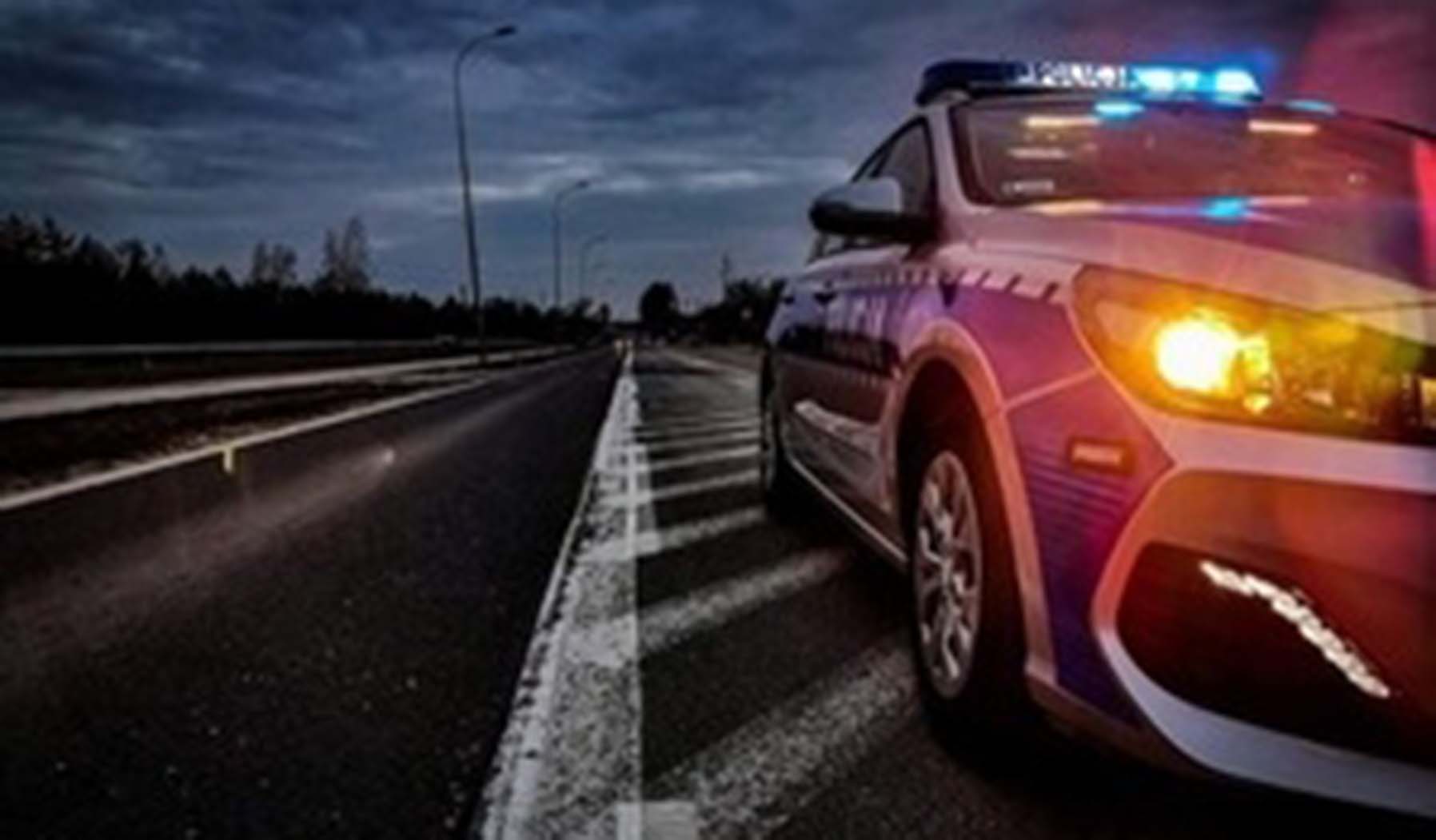 Ryzykowny spacer ekspresówką. Policjanci przypominają – drogi szybkiego ruchu to nie miejsce dla pieszych