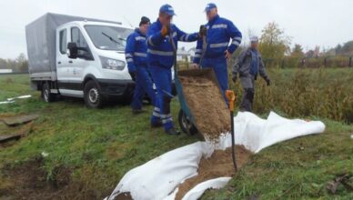 Marki - naprawiony wał rzeki Długiej