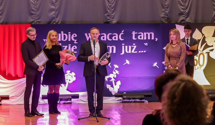 Ząbki - 60-lecie istnienia Szkoły Podstawowej nr 2 im. Jana Kochanowskiego