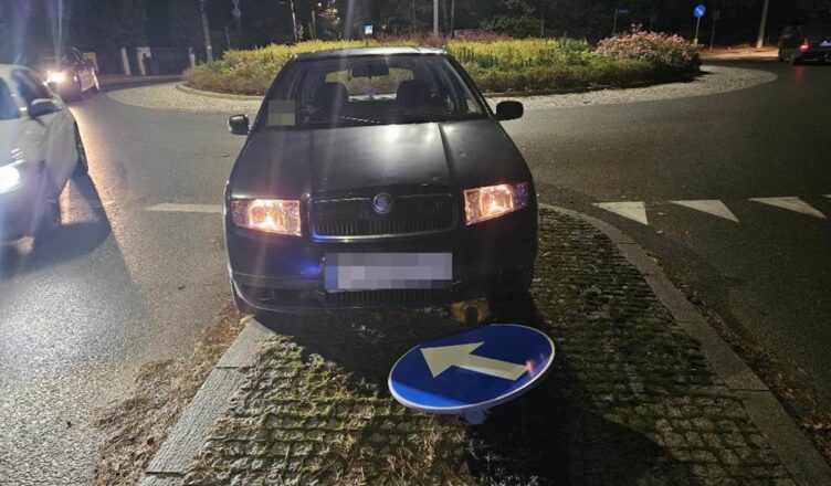 BYŁ TAK PIJANY, ŻE NIE TRAFIŁ W ZJAZD NA RONDZIE