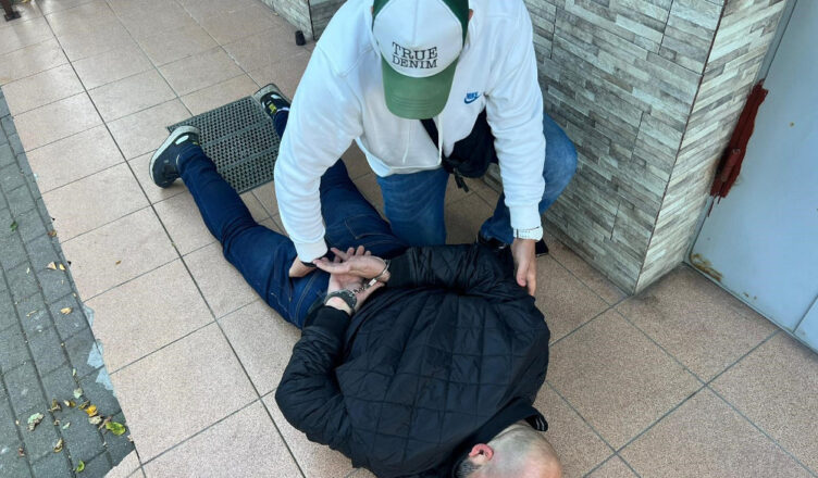 ZAMIAST WYNAJĘTYCH SAMOCHODÓW DOSTAWALI ATRAPĘ KLUCZYKÓW