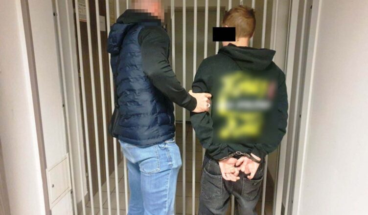 NAPADLI NA DOSTAWCĘ JEDZENIA. NAPASTNIKÓW ZATRZYMALI KRYMINALNI Z BIAŁOŁĘKI