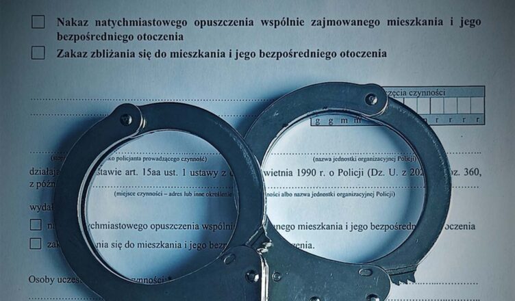 POLICYJNY DOZÓR WOBEC 44-LATKA PODEJRZANEGO O ZNĘCANIE SIĘ PSYCHICZNE I FIZYCZNE NAD ŻONĄ