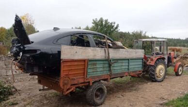 KRADZIONY JAGUAR PRZEWOŻONY ROZRZUTNIKIEM ROLNICZYM