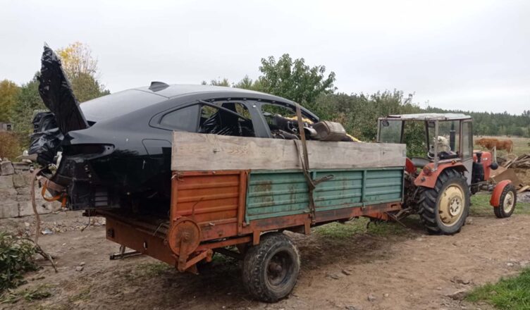 KRADZIONY JAGUAR PRZEWOŻONY ROZRZUTNIKIEM ROLNICZYM