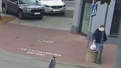 Śmieci z domu do kosza ulicznego