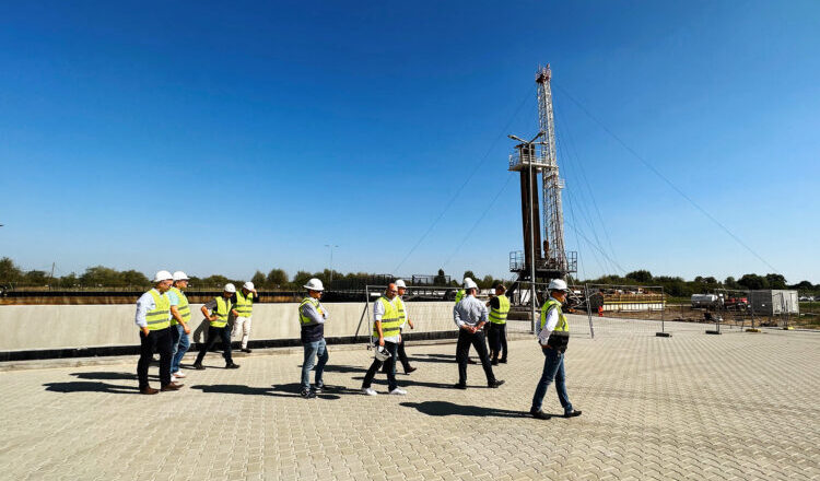 Ratusz ogłasza - ciepłe i wydajne źródło wody pod Wołominem