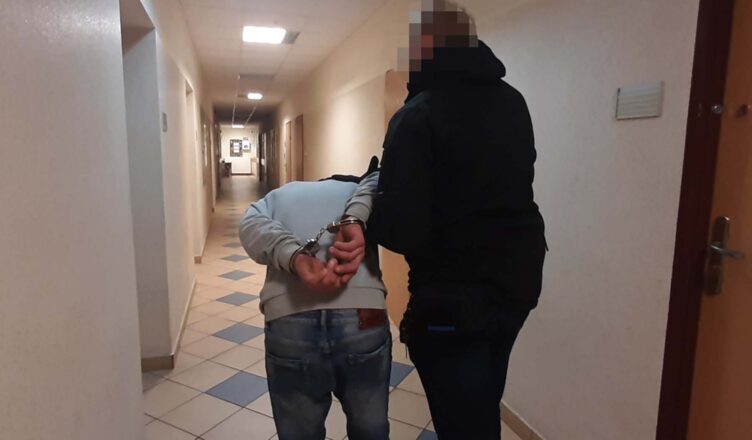 Wręczył portfel z pieniędzmi mówiąc „puśćcie mnie wolno, nie róbcie problemów”