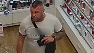 Policja szuka tych mężczyzn