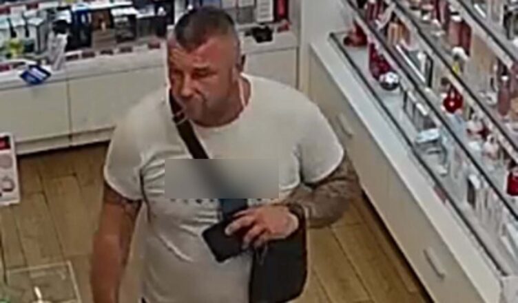 Policja szuka tych mężczyzn