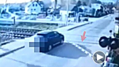 Zignorował znaki i sygnały świetlne. Kierowca lexusa wjechał na przejazd kolejowy i uszkodził rogatki