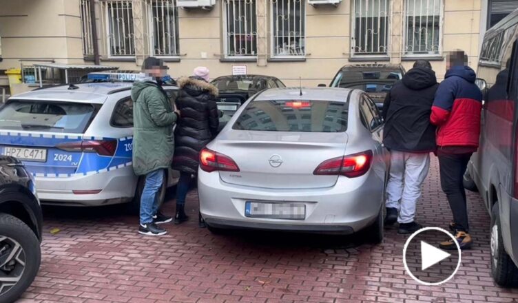 Próbowali wyskoczyć przez okno, kiedy policjanci otoczyli dom