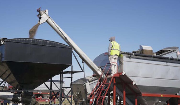 Pośrednik w sprzedaży nawozu oszukał kupującego i sprzedawcę
