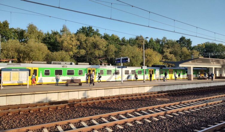 Nowy parking w Zielonce ułatwi łączenie podróży pociągiem i samochodem