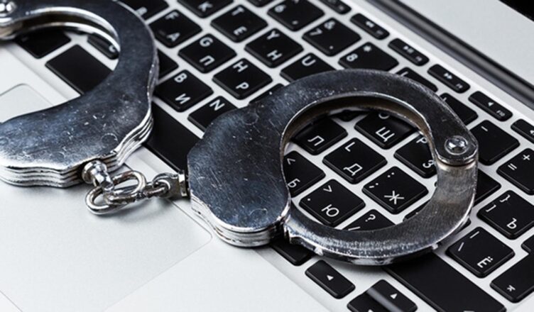 Chciał sprzedać ekspres do kawy. Wszedł w link od „kupującego” i stracił 19 tys. złotych