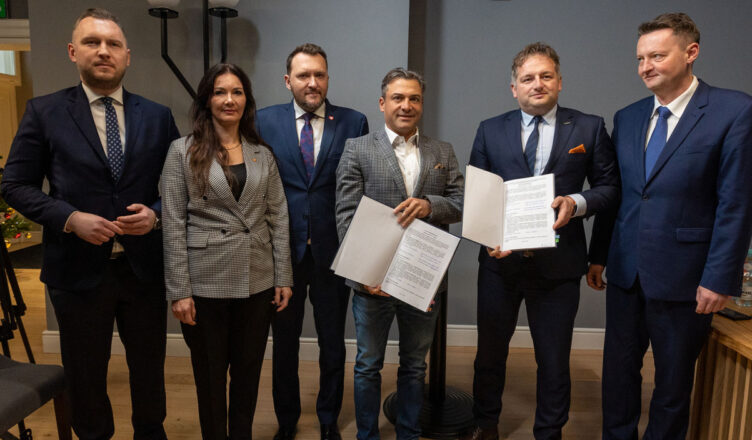 Umowa na projekt linii kolejowej do Modlina podpisana!